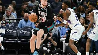 爱游戏体育深度聚焦：贾伦报销无缘战旧主！爵士3人20+仍遭灰熊逆转 孟菲斯8人上双