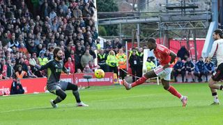 爱游戏体育专业分析：英超-麦卡89分钟进球被吹+97分钟绝杀 利物浦1-0诺丁汉森林