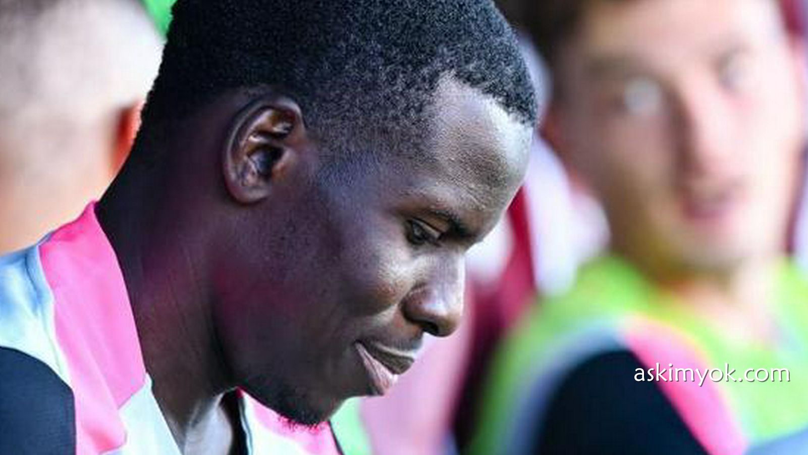 爱游戏体育特别报道：前切尔西巨星空降！31岁1米9中卫，大概率加盟泰山，前法国国脚